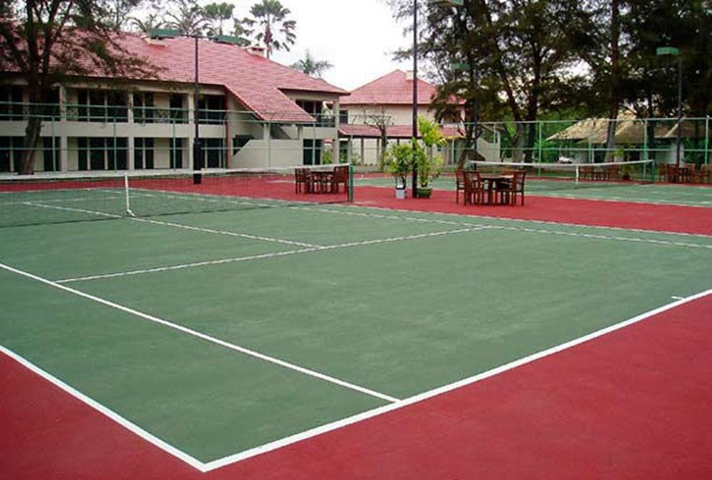 Miri Marriott Resort & Spa Exterior foto Tennis Courts