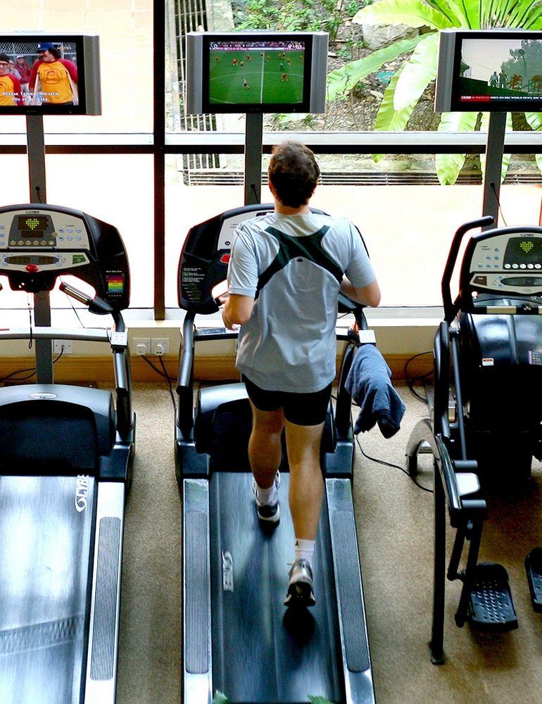 Miri Marriott Resort & Spa Exterior foto A treadmill in use