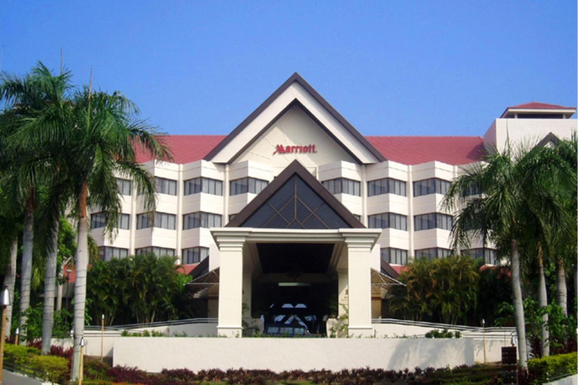 Miri Marriott Resort & Spa Exterior foto The hotel's main entrance