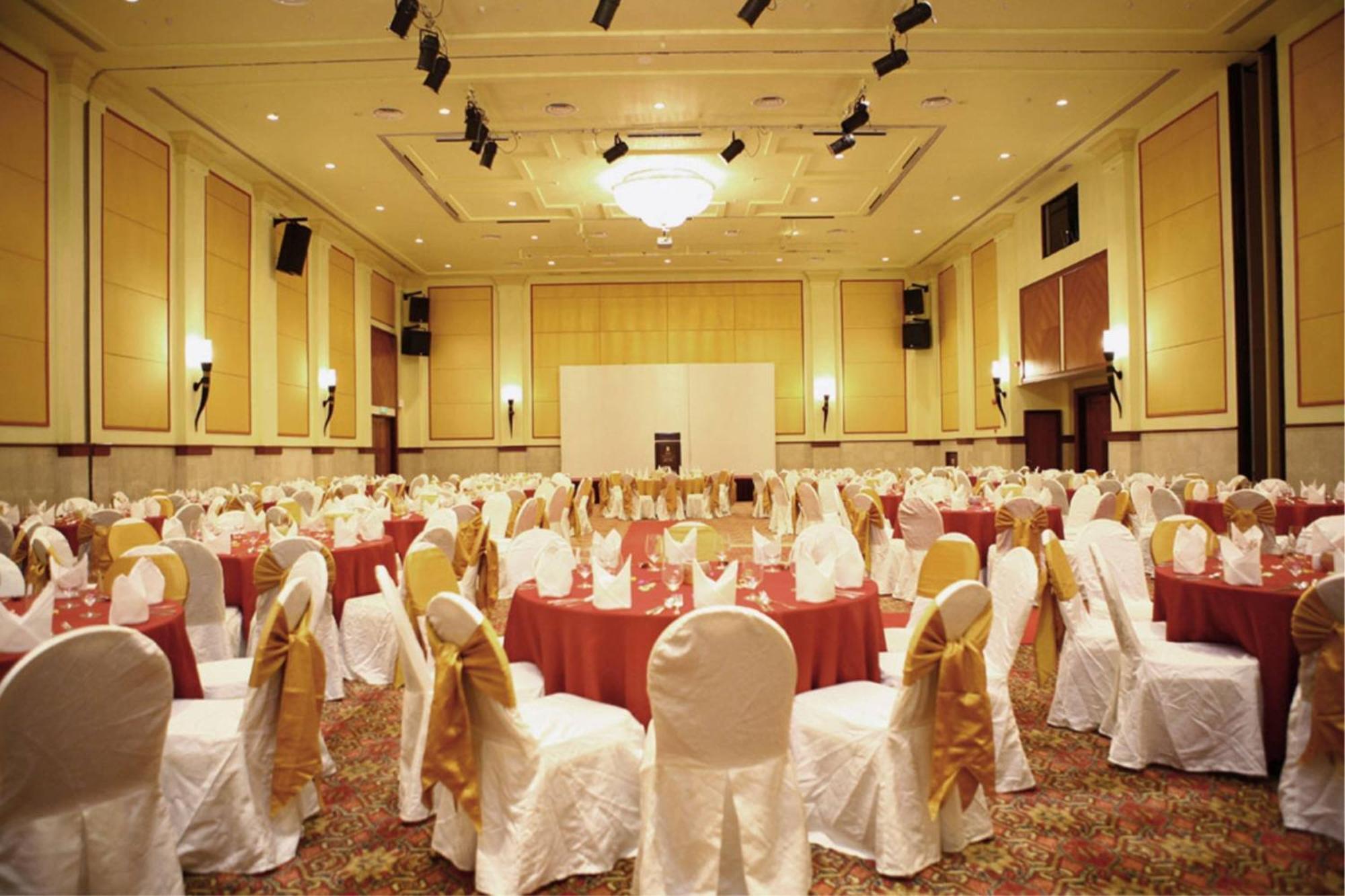 Miri Marriott Resort & Spa Exterior foto The ballroom of the hotel